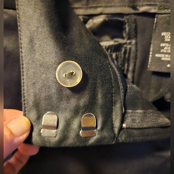 Attention size 4 slim fit black, dressy shorts - Picture 4 of 5